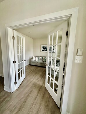 TV - Perfect 4-bedroom home just 5–10 mins from Ocean City, MD, & Assateague Island. (Berlin)