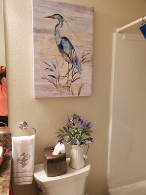 Hair dryer, towels, soap, toilet paper - Charming Courtyard Villa in the Heart of The Villages (Wildwood)