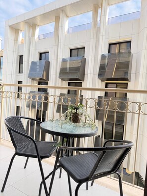 Property grounds - Luxury 2BR Apartment · 1 min to Beach (Larnaka)