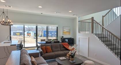 Private Heated Pool, newly built,Hot Tub, Fire Pit, State Park and Beaches