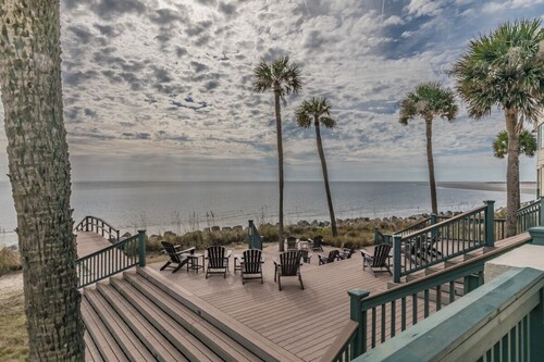 New Listing, 6 seat golf cart included- 603 Newhaven