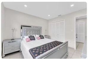3 habitaciones, caja de seguridad en la habitación y escritorio 