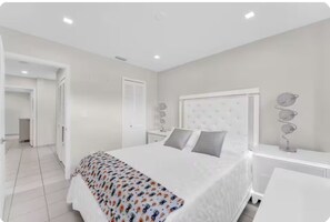3 habitaciones, caja de seguridad en la habitación y escritorio 