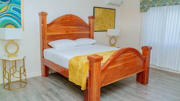 Cortinas blackout, tabla de planchar con plancha y wifi gratis