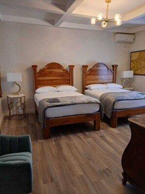 Standard Twin Room - Royale Jazz Hotel (Kingston)