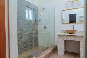 Comfort Studio Suite, Non Smoking | Bathroom - Royale Jazz Hotel  (Kingston)