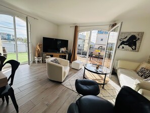 Living area - Marina with magnificent view of the lake 3bed- 2 parkings - wifi (Aigues-Mortes)