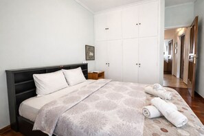 2 bedrooms, iron/ironing board, internet, bed sheets - Sunny Terrace Sea View Apt in Piraeus by ΜΡS (Pireas)