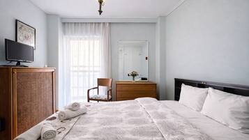 2 bedrooms, iron/ironing board, internet, bed sheets
