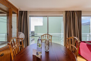 Dining - GuestReady - Santo Amaro apartment (Vila Franca do Campo)