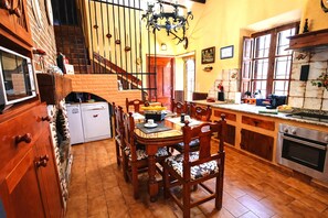 Private kitchen - Themed Manor House (Cenizate)