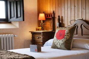 Room - Themed Manor House (Cenizate)