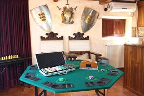 Games room - Themed Manor House (Cenizate)