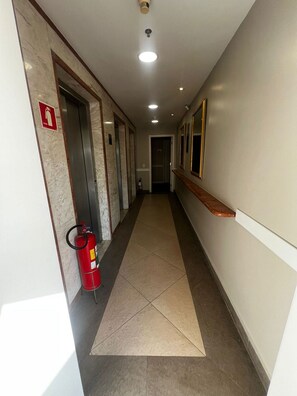 Interior - Flat em Moema com Cozinha (São Paulo)
