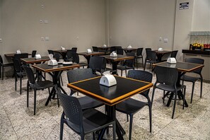 Desayuno buffet incluido todos los días 