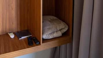 Deluxe Double or Twin Room, City View | Interior