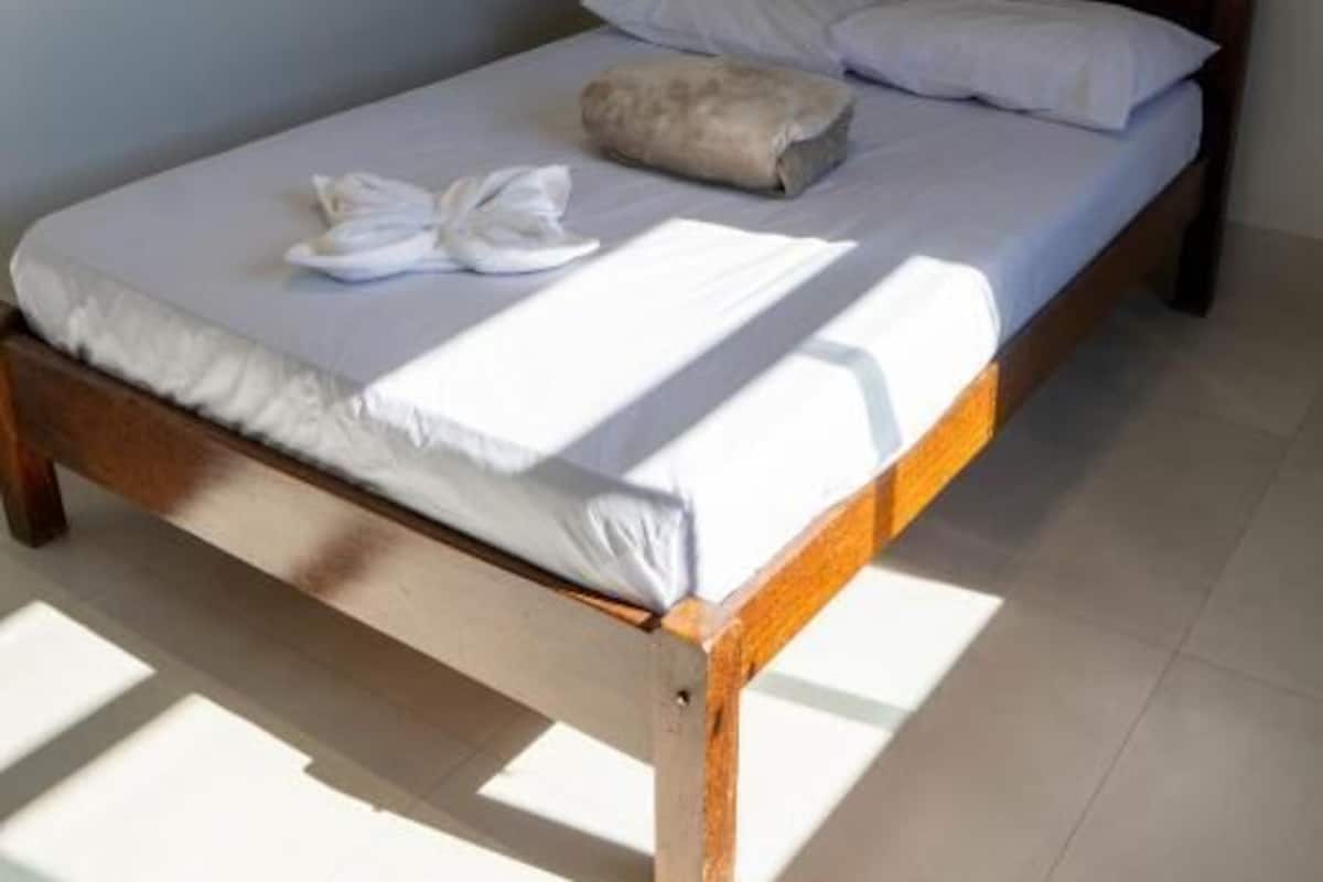 Comfort Room | Free WiFi, bed sheets