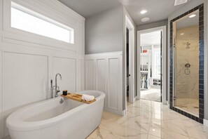 Bathroom - The Executive of Kansas City (Kansas City)
