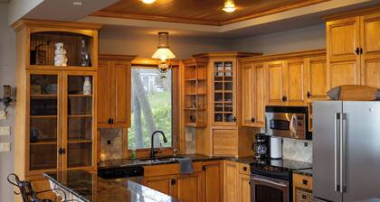 Lakefront Home • Sleeps 20+ • Perfect for Groups & Families