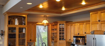 Lakefront Home • Sleeps 20+ • Perfect for Groups & Families