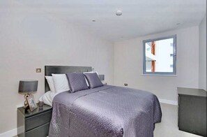 2 bedrooms, WiFi, bed sheets - Centrally Located 3 Bed Apartment (Manchester)