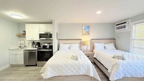 Iron/ironing board, WiFi, bed sheets - Sun-Joy Beach Stay#6, 5-Min Walk, Central Location (Myrtle Beach)