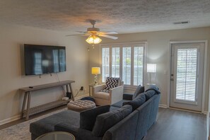 Living area - Saturdays on Donahue (Auburn)