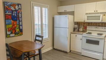 Fridge, stovetop