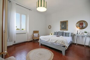 2 chambres, fer et planche à repasser