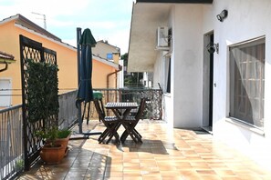Outdoor dining - K07 - Castelfidardo, cozy three-room apartment with large terrace (Castelfidardo)