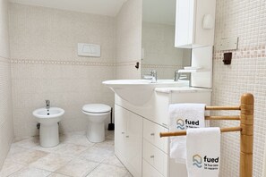 Bathroom - K07 - Castelfidardo, cozy three-room apartment with large terrace (Castelfidardo)