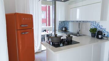 Fridge, dishwasher