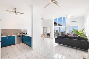 Interior - Nightcliff Oceanview Top floor Retreat (Nightcliff)