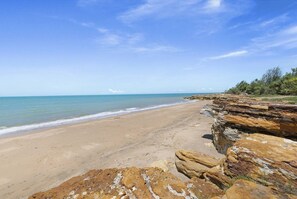 Beach nearby - Nightcliff Oceanview Top floor Retreat (Nightcliff)