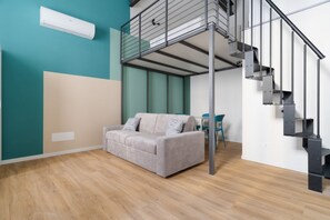 Living area - Cozy 38m2 apartment, perfect for 4 people, located on the ground floor of a typical building.The accommodation is located in a strategic position, a stone's throw from the Central Station and the M1 Lima metro, allowing you to easily move around the ci (Milan)