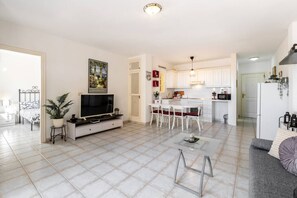 TV - 1BR Apartment Views - Pool - Terrace - Costa Adeje (Playa de las Américas)