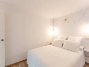 Iron/ironing board, WiFi, bed sheets - Charming 1BR Apartment - Pool - Terrace & BBQ - AC (Santa Cruz de Tenerife)