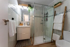 Hair dryer, towels - Charming 1BR Apartment - Pool - Terrace & BBQ - AC (Santa Cruz de Tenerife)
