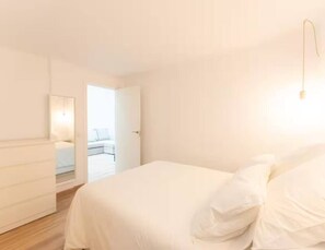 Iron/ironing board, WiFi, bed sheets - Charming 1BR Apartment - Pool - Terrace & BBQ - AC (Santa Cruz de Tenerife)