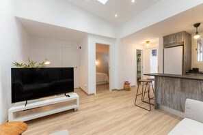 Interior - Charming 1BR Apartment - Pool - Terrace & BBQ - AC (Santa Cruz de Tenerife)