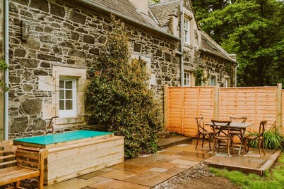 Redwing - Two Bedroom Villa, Sleeps 4
