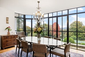 Dining - Heatherfield Hall - Seven Bedroom Villa, Sleeps 14 (Haslemere)