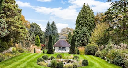 Heatherfield Hall - Seven Bedroom Villa, Sleeps 14