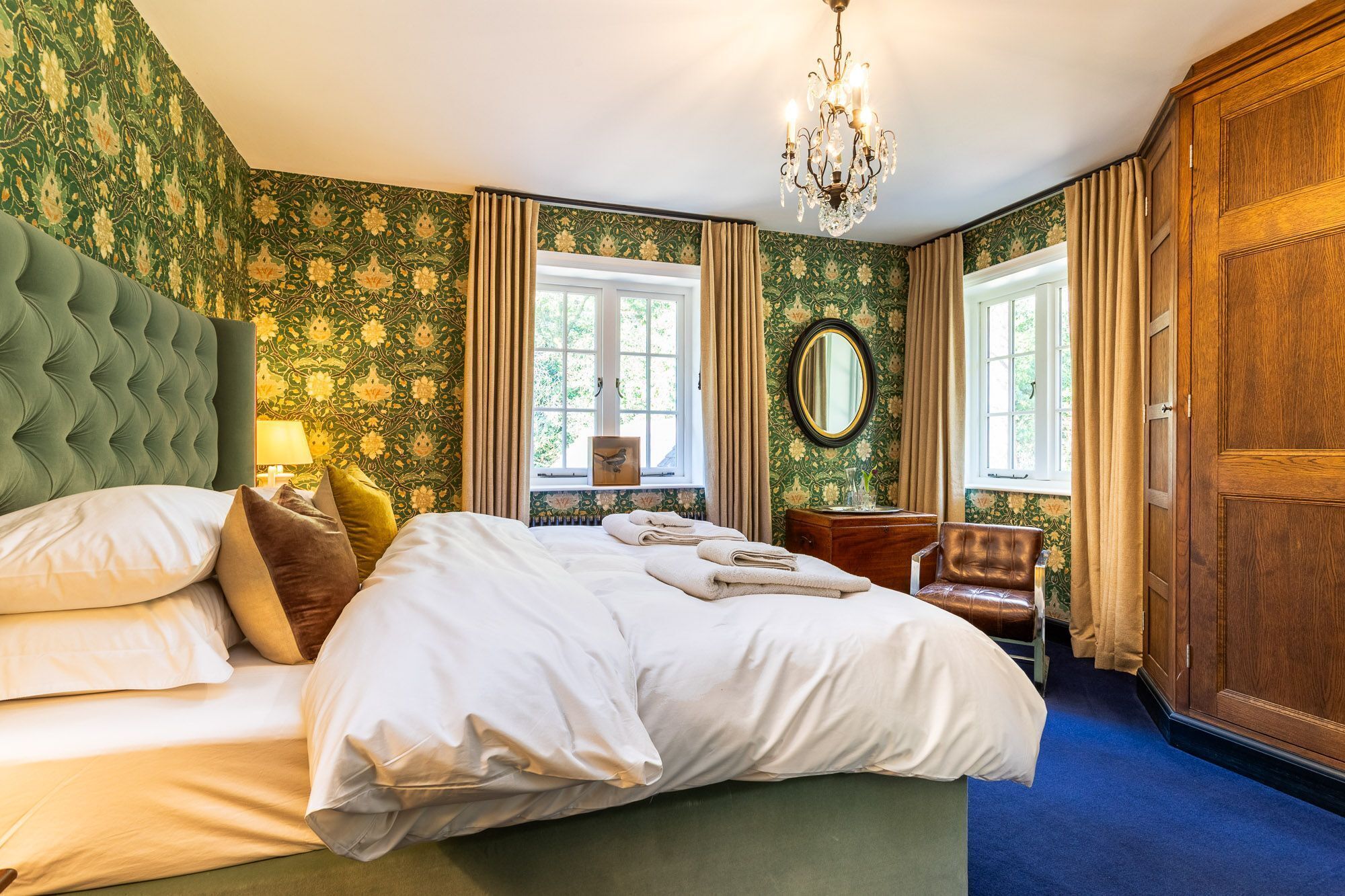 7 bedrooms, iron/ironing board, WiFi, bed sheets