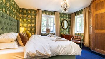 7 bedrooms, iron/ironing board, WiFi, bed sheets