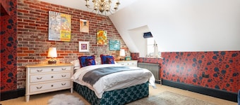 Heatherfield Hall - Seven Bedroom Villa, Sleeps 14