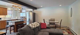 New 1-bedroom dog-friendly apartment with AC in Colchester near the lake