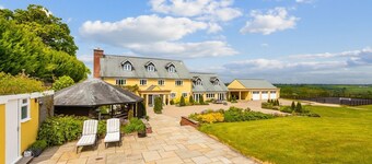 The Devonshire - Six Bedroom Villa, Sleeps 12