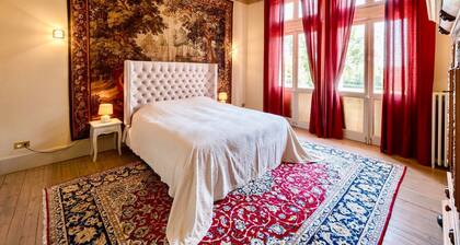 Chateau Des Daims - Six Bedroom Castle, Sleeps 12