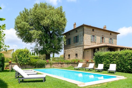 Villa Volsini - Four Bedroom Villa, Sleeps 8